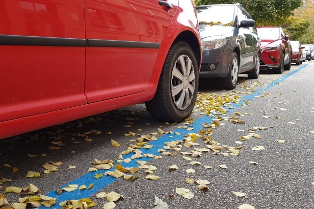 Modré parkovací zóny pro rezidenty  (ilustr. obr.) | foto: Andrea Poláková,  Český rozhlas,  Český rozhlas