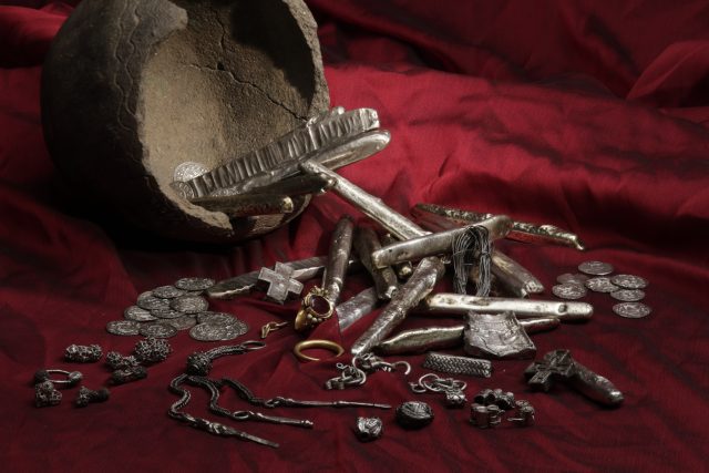 Žatecký poklad se v ucelené podobě poprvé představuje veřejnosti | foto: Regionální muzeum K. A. Polánka Žatec
