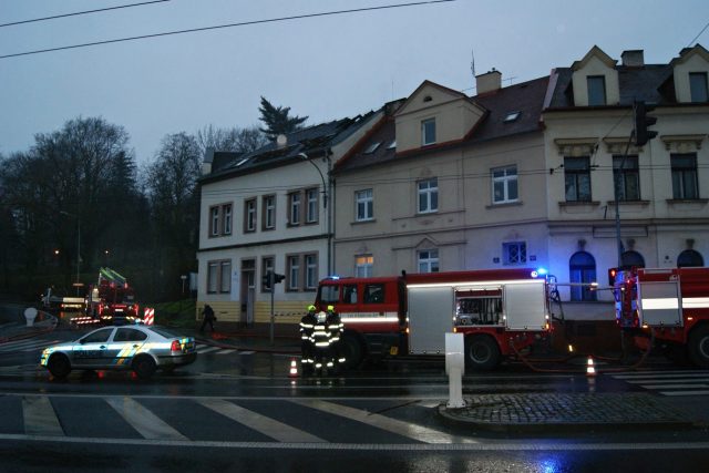 Požár střechy domu na Masarykově ulici v Ústí nad Labem | foto: HZS Ústeckého kraje