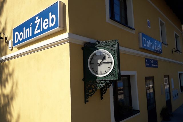 Nosové hodiny z poloviny 19. století na nádraží v Dolním Žlebu jsou zřejmě jediné svého druhu v Česku | foto: Eva Bucharová,  Český rozhlas