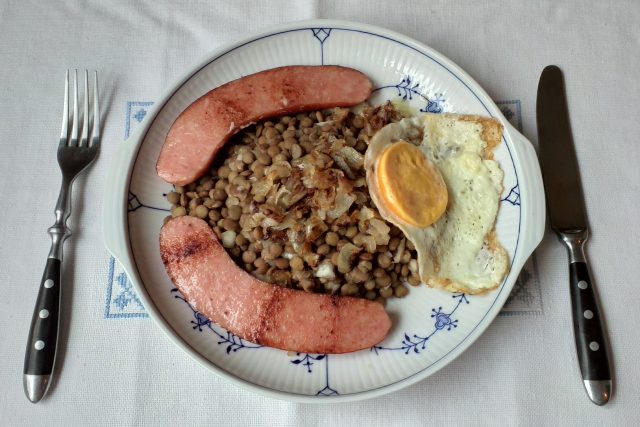 Čočka s klobásou a vejcem | foto: Stanislava Brádlová,  Český rozhlas