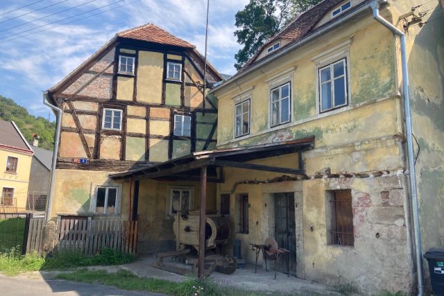 V objektu bývalé hrázděné kovárny chtějí Povrly vybudovat muzeum | foto: Daniela Pilařová,  Český rozhlas