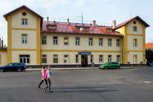 Postoloprty,  rekonstruovaná nádražní budova | foto: Ondřej Hájek,  ČTK
