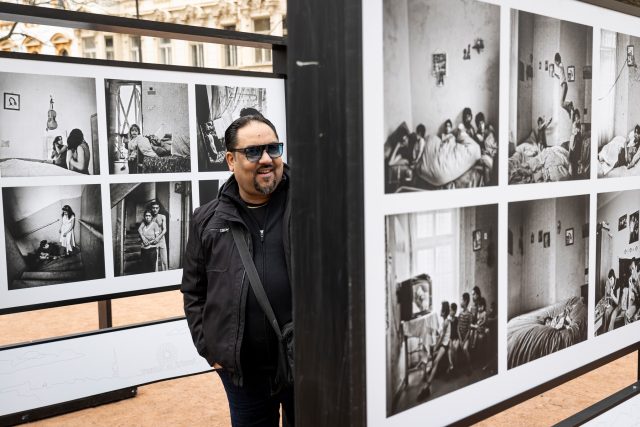 Výstava fotografií fotografa Karla Cudlína zahájila oslavy Mezinárodního dne Romů | foto: Jan Handrejch,  Právo/Profimedia