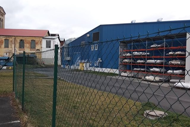 Firma HP-Pelzer sídlí v areálu bývalého cukrovaru v Žatci | foto: Jana Vitásková,  Český rozhlas