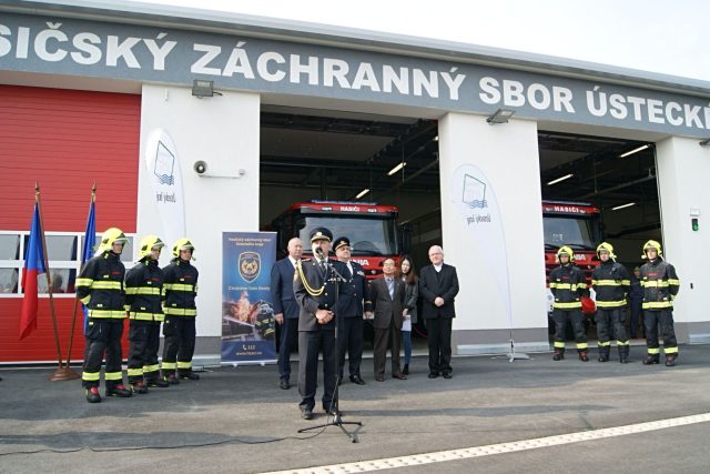 Slavnostní otevření hasičské stanice Bitozeves | foto: Hasičský záchranný sbor Ústeckého kraje