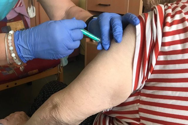 Očkování proti covid-19  (ilustr. obr.) | foto: Lucie Fürstová,  Český rozhlas