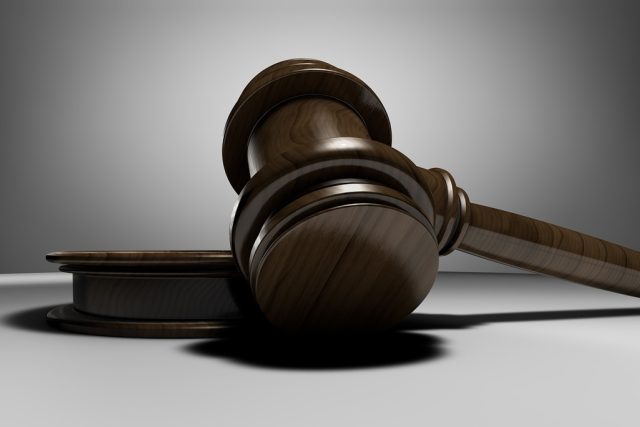 Soud,  soudce,  spravedlnost,  kladivo,  aukce  (ilustrační foto) | foto: Pixabay,  Licence Pixabay