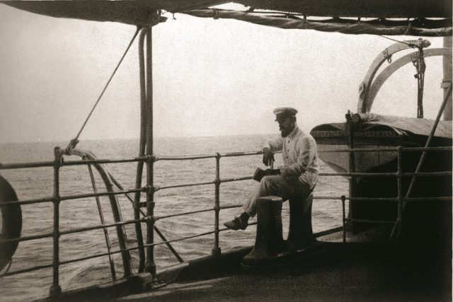 Štefánik na lodi cestou na Tahiti,  kde strávil v letech 1910 až 1911 deset měsíců a položil základy tamní astronomie | foto:  Slovenská národná knižnica