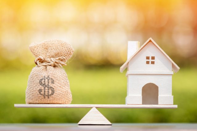 Peníze a nemovitosti  (ilustr. foto) | foto: Shutterstock