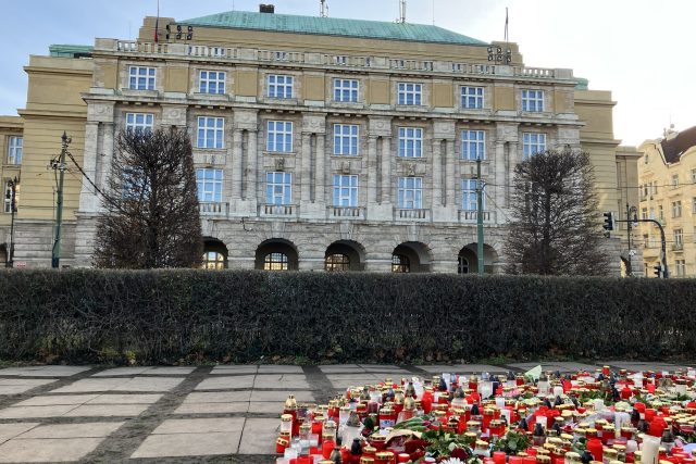 Pieta před Filozofickou fakultou v Praze | foto: Kamila Schusterová,  Český rozhlas