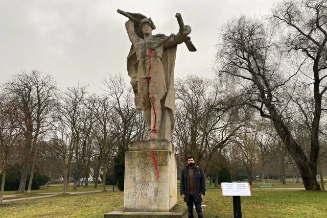V Litoměřicích sepsali petici za odstranění sochy sovětského vojáka | foto: Lucie Heyzlová,  Český rozhlas