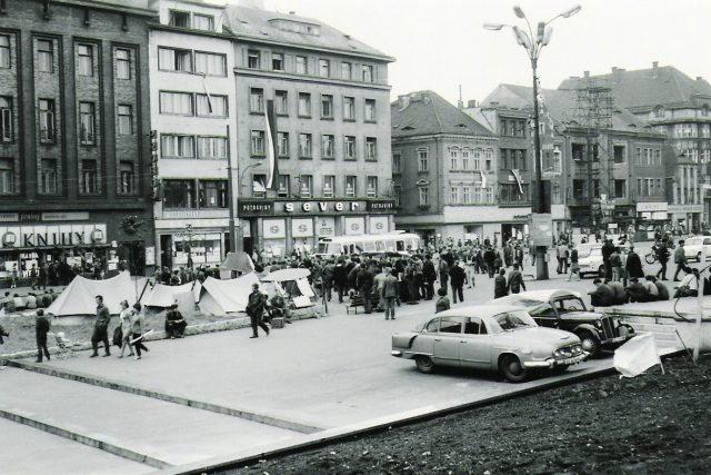 Ústí nad Labem - Mírové náměstí - srpen 1968 | foto: Jiří Vorlíček