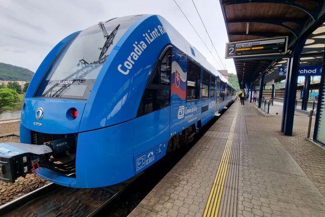 Na ústecké hlavní nádraží přijel vodíkový vlak | foto: Jan Bachorík,  Český rozhlas