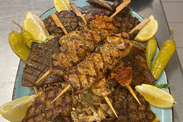 Řecká restaurace Athina nabízí typická řecká jídla | foto: Eva Bucharová,  Český rozhlas