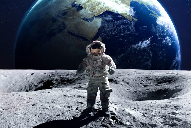 Kdy se lidstvo vrátí na Měsíc?  (Ilustrační fotografie - koláž) | foto: Shutterstock