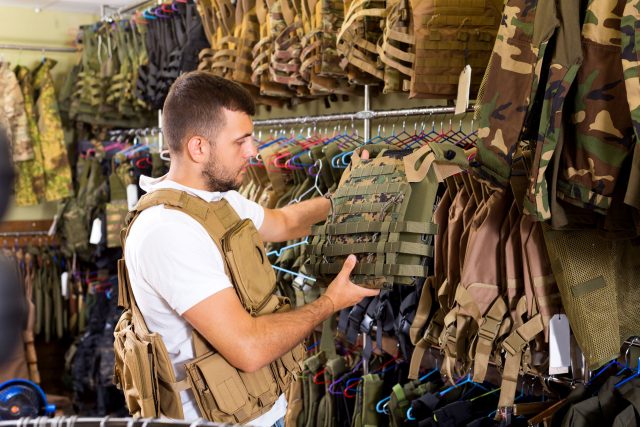 Army shop: výběr neprůstřelné vesty  (ilustr. obr.) | foto: Profimedia