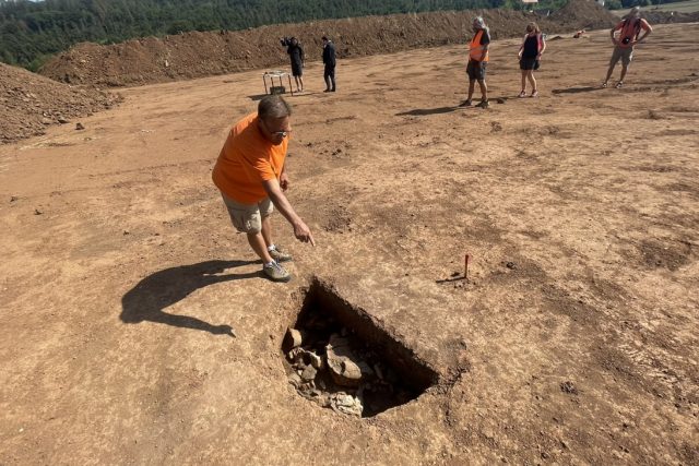 Výkopové práce na trase budoucí dálnice D6 mezi Petrohradem a Lubencem | foto: Robin Röhrich,  Český rozhlas