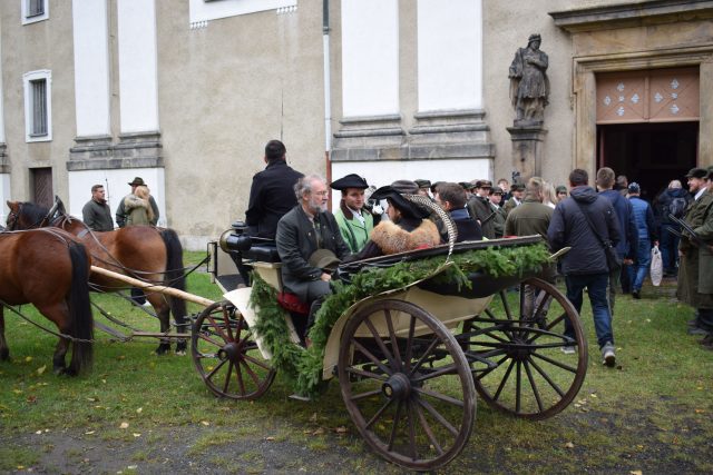 Šluknovem se rozezněly lesní rohy. Myslivci slavili svátek svého patrona | foto: Tobiáš Ondřej Velinský