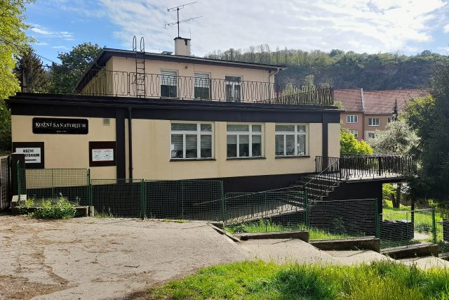 Budova Kožního sanatoria ve Velké Hradební,  ve které sídlí i Drog out | foto: Jan Pácha,  Český rozhlas