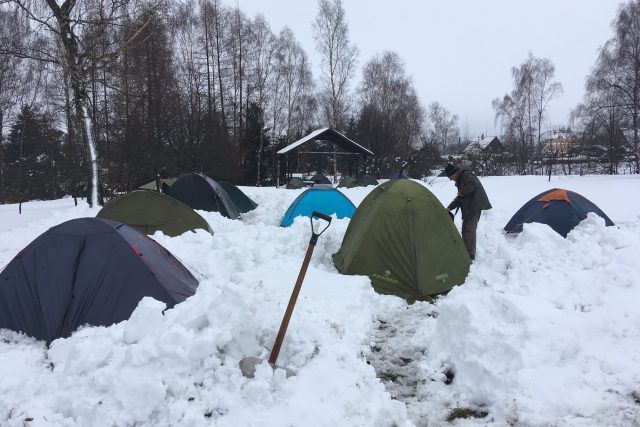 Zimní stanování pod Vlčí horou u Krásné Lípy | foto: Daniela Pilařová,  Český rozhlas