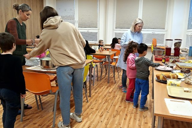 Společné snídaně v Základní škole Za Chlumem v Bílině na Teplicku | foto: Jana Vitásková,  Český rozhlas