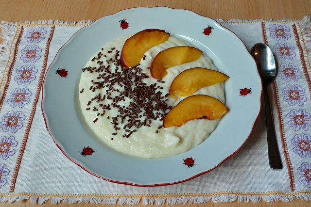 Krupičná kaše s ovocem a čokoládou | foto: Stanislava Brádlová,  Český rozhlas