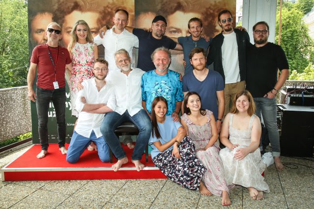 Tvůrci a herci filmu Úsměvy smutných mužů se sešli na letošním Mezinárodním filmovém festivalu v Karlových Varech | foto: Centropol