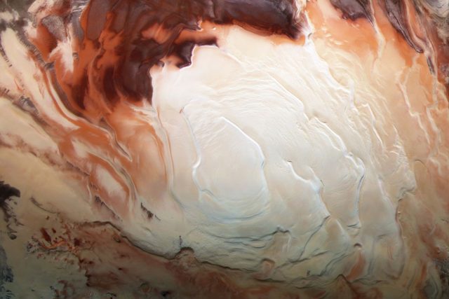 Útvar na jižním pólu Marsu. Mohla by tam být voda? | foto: NASA