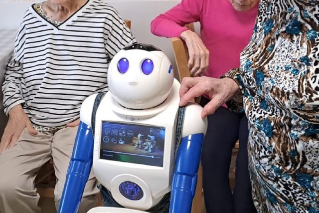 Robot Robin,  společník seniorů v Domově pro seniory v Uherském Hradišti | foto: Michal Sladký,  Český rozhlas