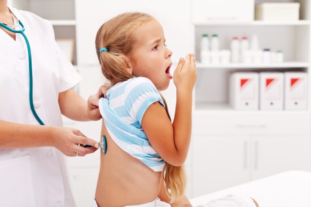 Nemocné dítě u lékaře  (ilustr. foto) | foto: Shutterstock
