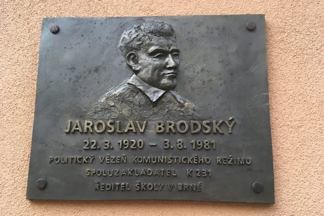 Jaroslav Brodský má pamětní desku na školce v Brné | foto: Gabriela Hauptvogelová,  Český rozhlas