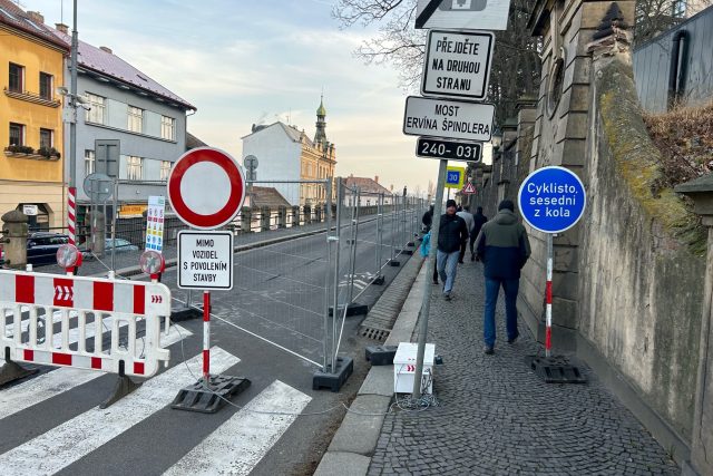 Rekonstrukce mostu v Roudnici nad Labem,  první všední den | foto: Lucie Heyzlová,  Český rozhlas
