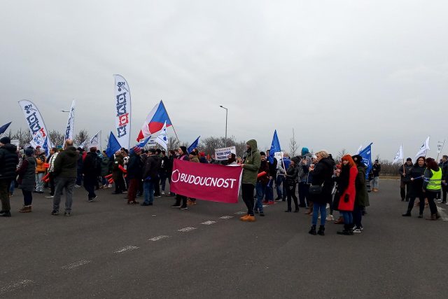 Demonstranti u žatecké továrny Nexen | foto: Jana Vitásková,  Český rozhlas