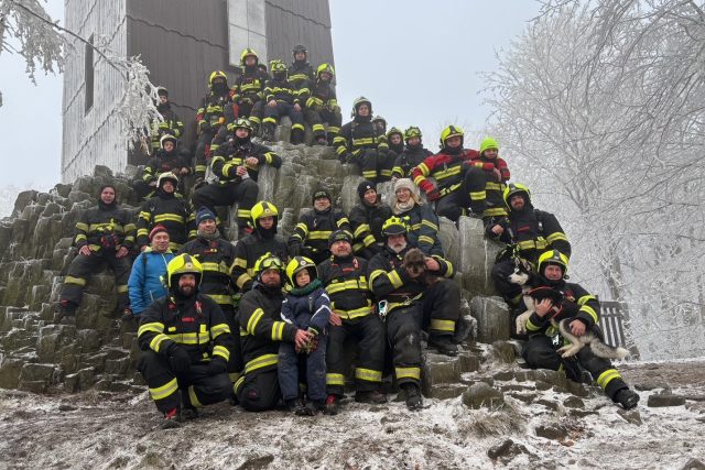 Výstup hasičů na rozhlednu Vlčí hora | foto: Daniela Pilařová,  Český rozhlas