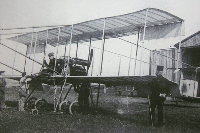 26. května 1910 vzlétl Henri-Marie Jullerot z Malesického dostihového závodiště na letadle Farman | foto: archiv Aeroklubu Plzeň-Letkov