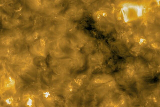 Sonda Solar Orbiter spatřila na Slunci táborové ohně | foto:  Solar Orbiter/EUI Team/ ESA & NASA,  ESA