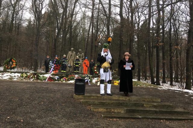 Lidé si v Oseku na Teplicku připomněli 85 výročí tragédie na dole Nelson | foto: Gabriela Hauptvogelová,  Český rozhlas