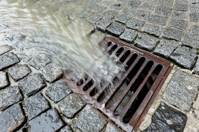 Kanalizační vpusť  (ilustr. foto) | foto: Fotobanka Profimedia