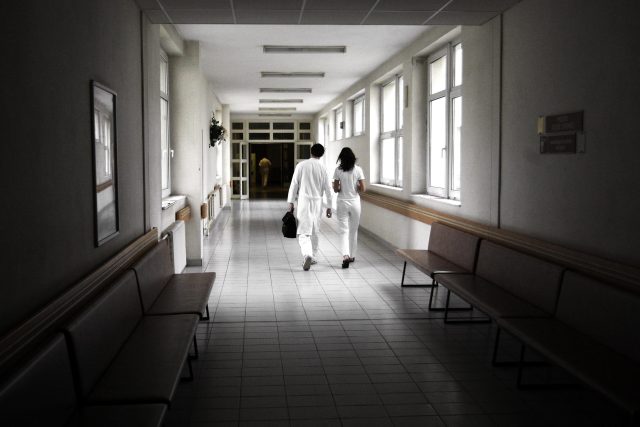 Chodba nemocnice  (ilustr. obr.) | foto: Radek Kalhous,  MAFRA / Profimedia