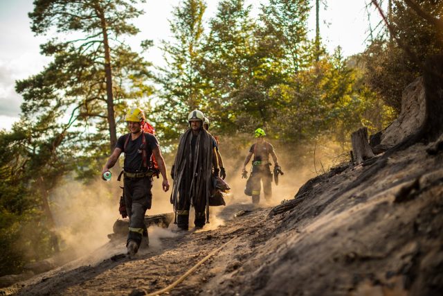 Požár zasáhl asi 1060 hektarů,  teď hasiči likvidují menší ohniska na několika místech národního parku,  plocha činí méně než 390 hektarů. | foto: Hasičský záchranný sbor České republiky
