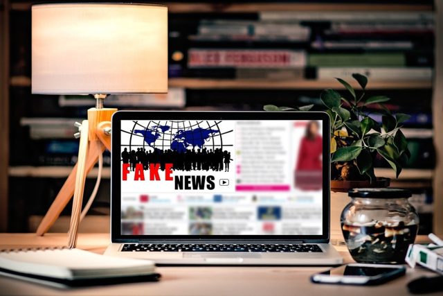 Fake news  (ilustr. obr.) | foto: Silvia &amp; Frank,  Pixabay,  CC0 1.0