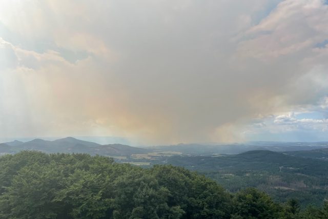 Rozsáhlý požár lesa v České Švýcarsku zhoršil smogovou situaci | foto: Martin Samek,  Český rozhlas