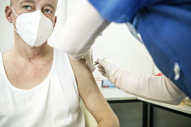 Očkování proti covid-19  (ilustr. obr.) | foto: Michaela Danelová,  iRozhlas