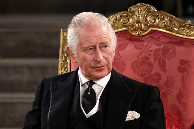 Britský král při svém prvním projevu k britské veřejnosti | foto: Henry Nicholls/PA Images,  Profimedia