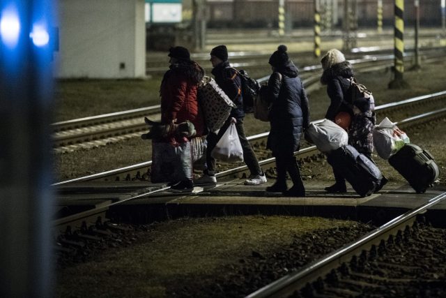 Uprchlíci z Ukrajiny na Hl. nádraží Ostrava | foto: René Volfík,  iROZHLAS.cz