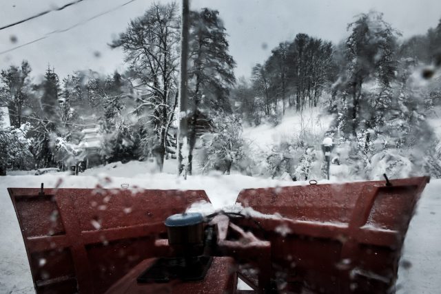 Odklízení sněhu | foto: Michaela Danelová,  iROZHLAS.cz