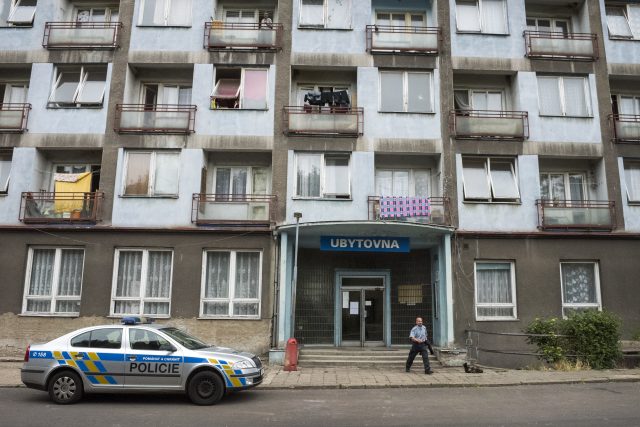 Takzvaná Modrá ubytovna,  jedna ze dvou,  které se v Ústí nad Labem zavírají. | foto: Michaela Danelová,  iRozhlas
