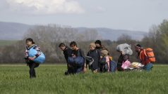 Migranti u řecko-makedonské hranice nedaleko vesnice Idomeni